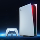 Les propriétaires de PS5 craignent de tenir la console verticalement (ils ne devraient pas l'être) 1 Une PS5 dans l'espace brille en rouge.